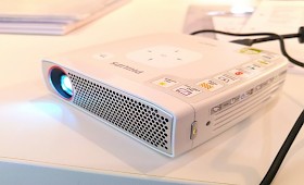 Beamer im Handtaschenformat: Der Philips PicoPix, bei WWS-InterCom in Göttingen